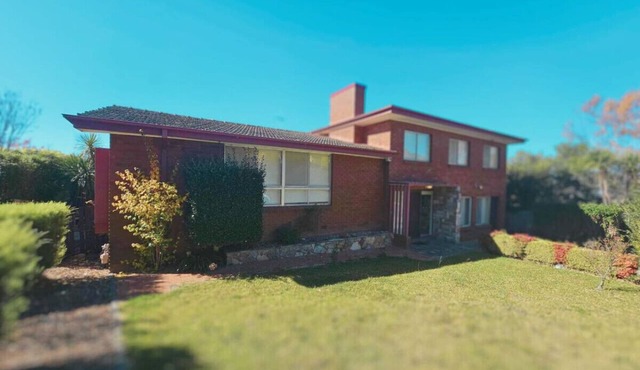 6 Bedroom 2 Bathroom Large Home @Pearce