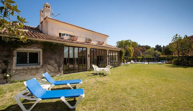 6 bedroom villa with heated pool and just a short walk to the beach.