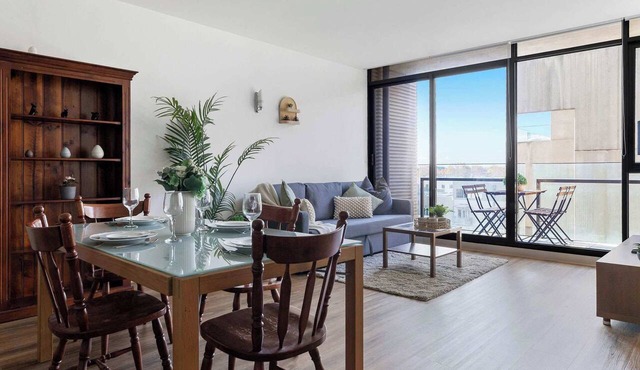 A Chic 2BR Apt Near Melbourne Uni, FREE Parking