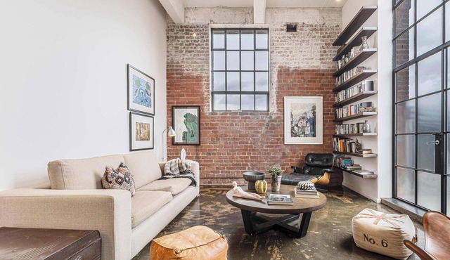 A New York Writer's Loft in Fitzroy