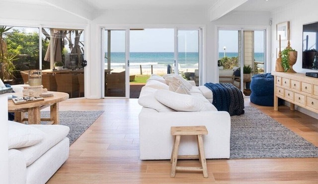 ★ A Relaxing Family Beachfront Home ★