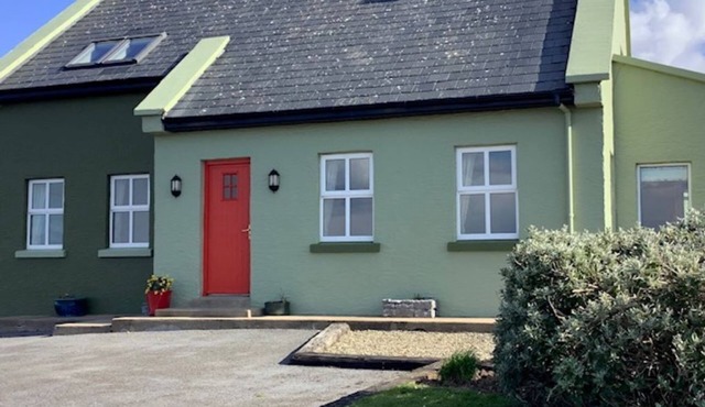 A Unique Cottage, Doolin Breathtaking Ocean & Burren views in Doolin