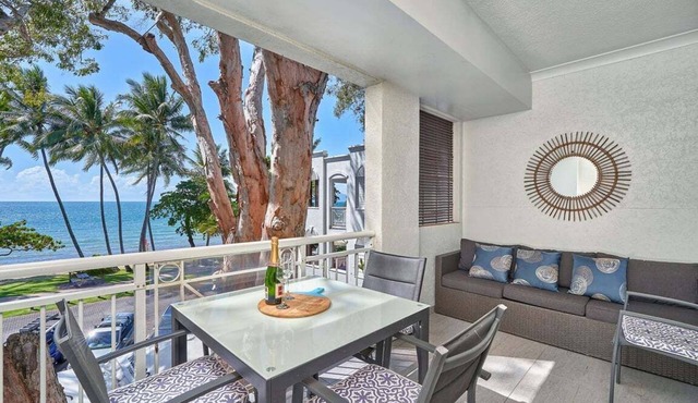 Absolute Beach Front 1 Bedroom Apartment Palm Cove in Cairns