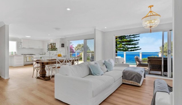 Absolute Beachfront | Multi Living | Fire Pit in Long Beach