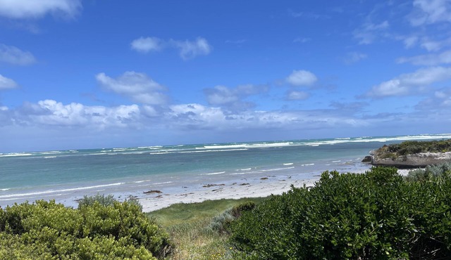 ABSOLUTE BEACHFRONT SHACK IN NENE VALLEY - steps to the beach