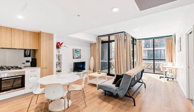 Adelaide City Heart 1BR | Central & Walkable