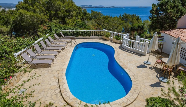 Air-Conditioned Villa with Sea View, Salty Pool, Terraces & Wi-Fi; Parking Available