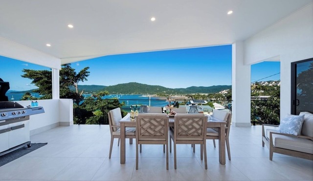 Airlie Bay View Holiday Home | Located In The Heart Of Airlie Beach
