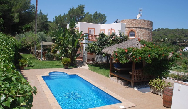 Amazing Air-Con Villa with pool, Wifi, Close to Santa Eulalia and Ibiza Town