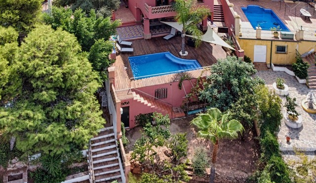 Amazing House with pool situated in El Candado Area
