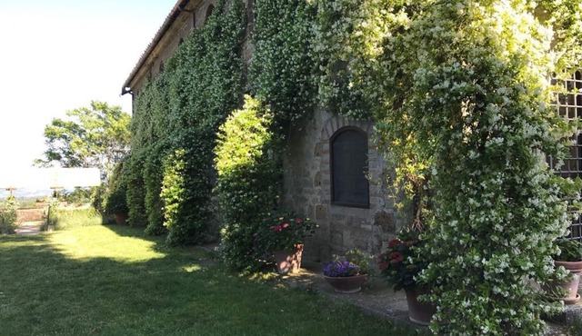 Ancient private villa with exclusive Garden and pool. in Bomarzo