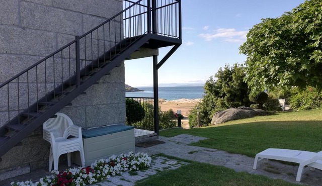 APARTAMENTO EN CASA A PIE DE PLAYA in Cangas de Morrazo