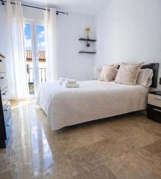 Apartamentos Maria Cristina con parking privado gratis