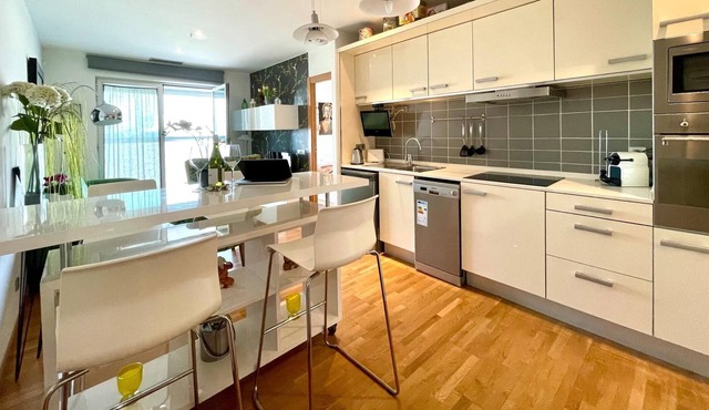 Apartment in front of Fira Gran Via