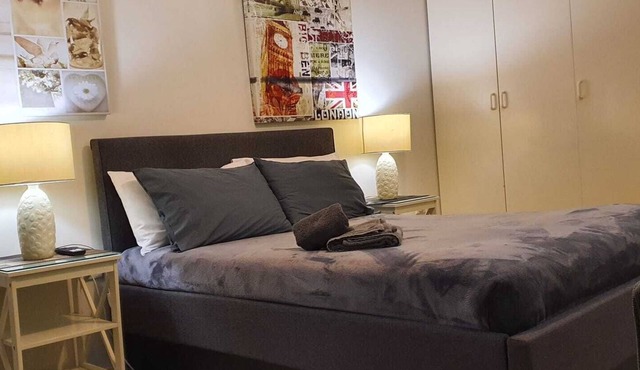 Apartment in Griffith with Free Parking & Wi-fi