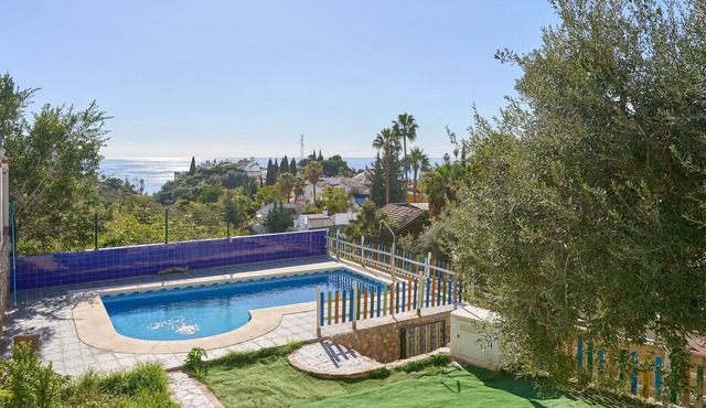 Apartment 'La Canarita' with Sea Views, Wi-Fi and Air Conditioning