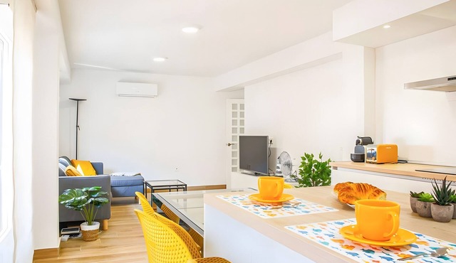 Apartment 'Magnifico Apto Pleno Centro Almeria' with Balcony, Wi-Fi and Air Conditioning