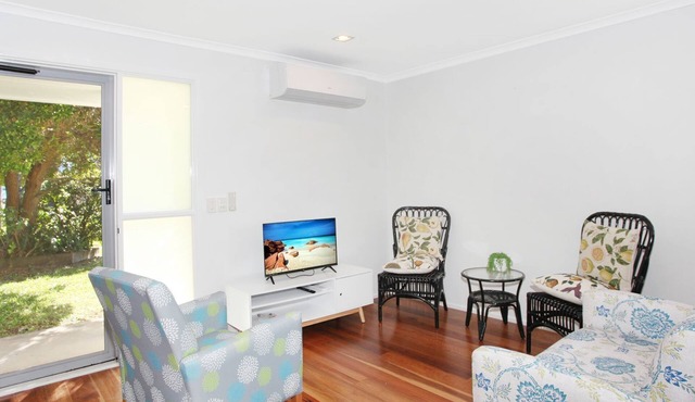 Arlington 1 - Two Bedroom Unit, close to the beach!