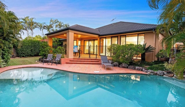 Artistic Retreat | Privacy Pool Patio WFH Perfect