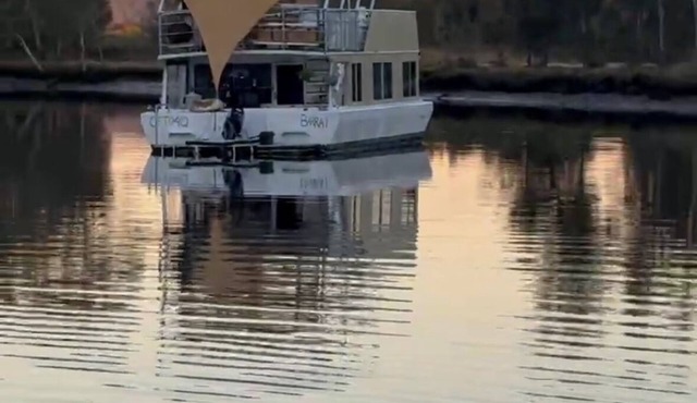 Barra 1- Peaceful double level house boat and tender