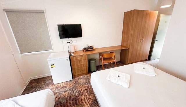 Bateau Bay Hotel