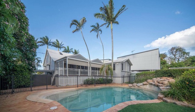 Bayside Queenslander High Ceilings Family-friendly