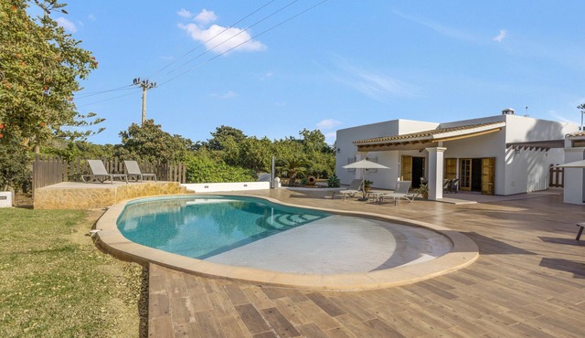 Beautiful Villa “Can Pepe Pujolet” with Mountain View, Pool, Wi-Fi