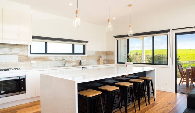 Beachcomber Sunset - Located in Smiths Beach, the best part of Phillip Island in Smiths Beach