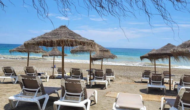 Beachfront 3 Bed Apt San Luis De Sabinillas