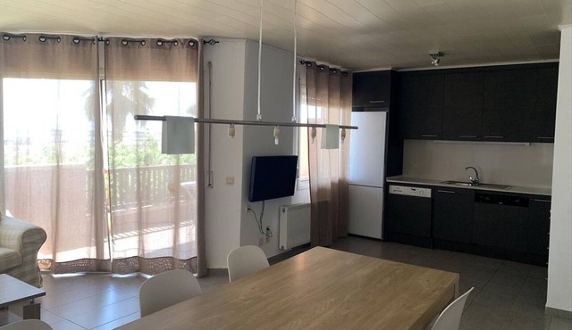 Beachfront Apartment with Sea View, 3 BR, A/C, Pool & Parking - Torredembarra in Torredembarra