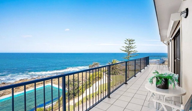 Beachfront Penthouse at The Entrance - Beach Pool right infront