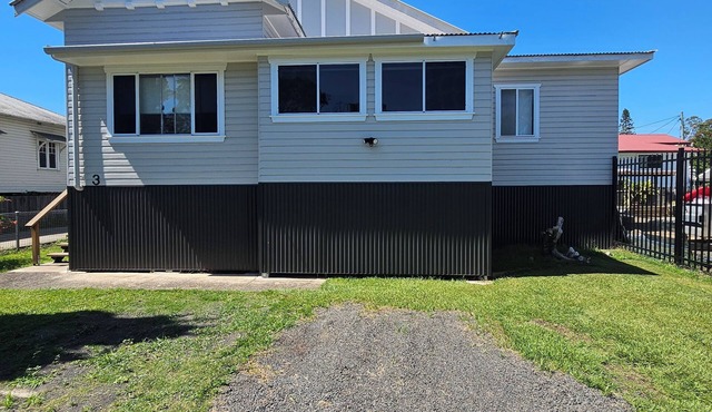 Beautiful 4 bedroom house close to town