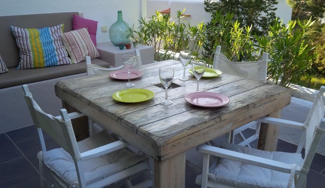 Beautiful apartment with large terrace, walking distance to beach