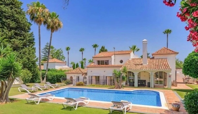 Beautiful Villa set in a quiet cul-de-sac close to all amenities