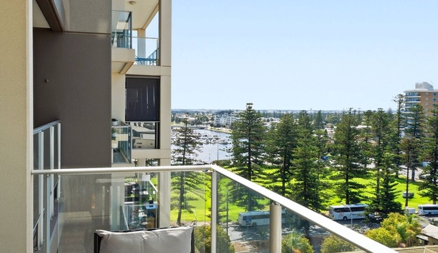 Belle Escapes - City & Hills Horizon at The Bay