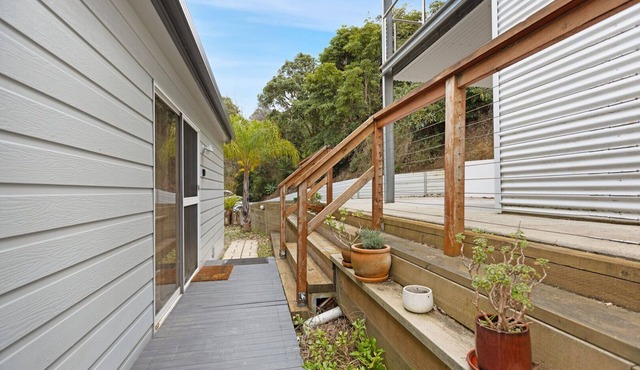Bird and Beach: Close to walking trails leading to the beach and Lake Bunga