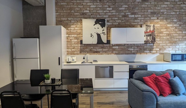 Brand New Spacious Woden Apartment - KingBed&WiFi