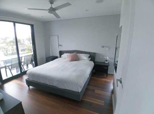 Brand NEW VIP Luxury 5/5 Star Beachside Escape