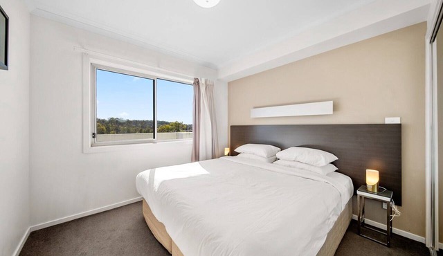 Bright 1-Bed Apartment with Balcony