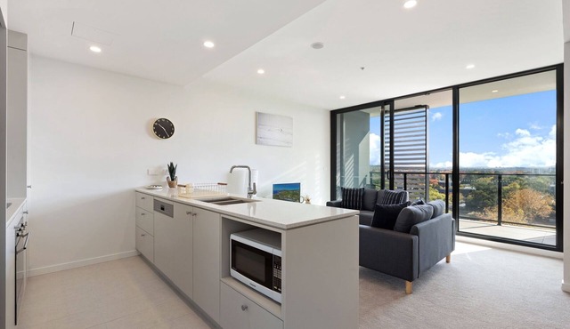 Bright 1-Bed Apartment Near City Centre