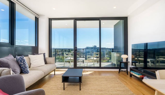Bright 1BR Apartment with Stunning Views