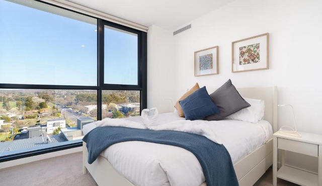 Bright 1BR Apartment with Stunning Views - Hosted by Canstay