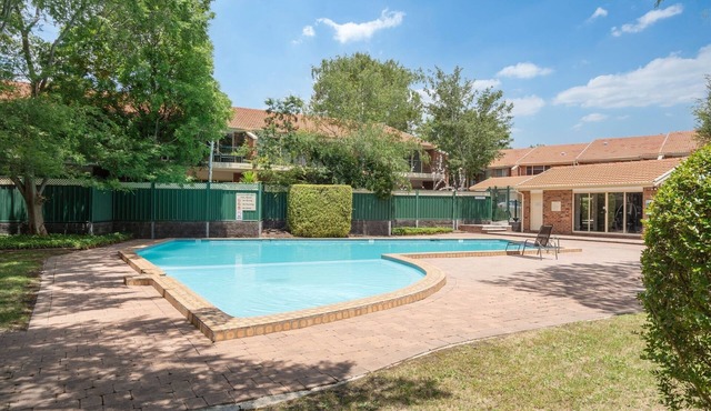 Bright 2-Bed Apartment Near Scenic Attractions