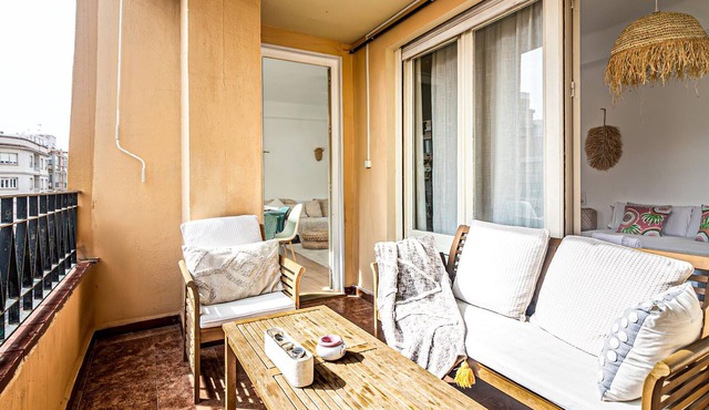 Bright 2-Bed Apartment in Central Málaga, Near Carmen Thyssen Museum
