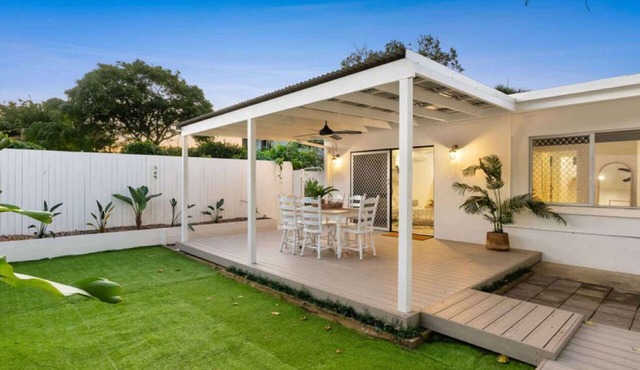 Bright and Spacious Triplex Near Holloways Beach in Holloways Beach