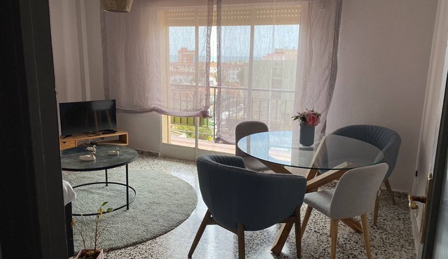 Bright apartment in the traditional neighborhood of El Palo