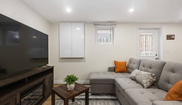 Bright Basement Home|Family-Friendly 3BR Retreat in Pickering
