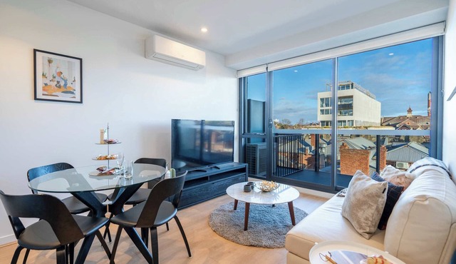 Bright Hawthorn 1BR Apartment near Glenferrie