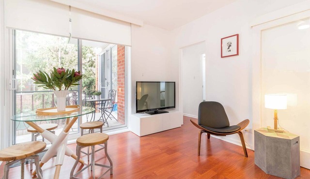 Bright Homely 2BR in St Kilda East w Parking