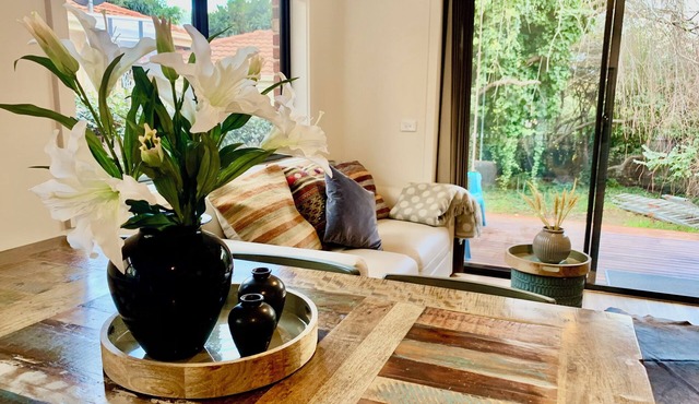 Brilliant 3 bedroom home garden views garage parking walking distance to lake